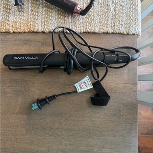 Sam Villa Black Hair Straightener